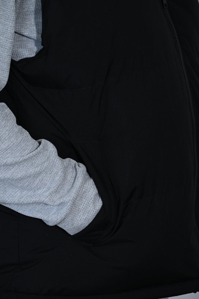 ZY UNISEKSA VESTE PREMIUM STILĀ, Pusnakts melnā